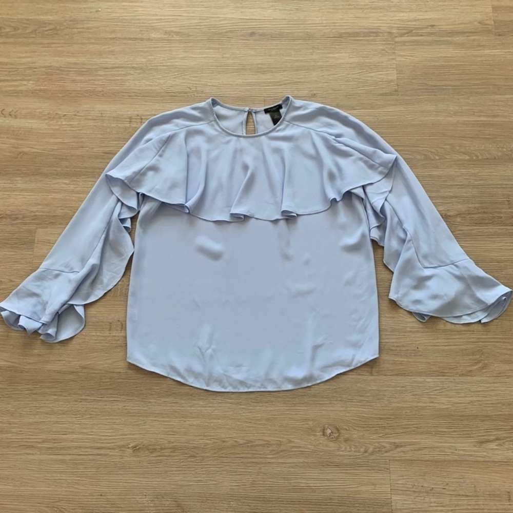 Ann Taylor Factory Ruffle Bell Sleeve Blouse Back Key Hole Light Gray Blue Sz XS